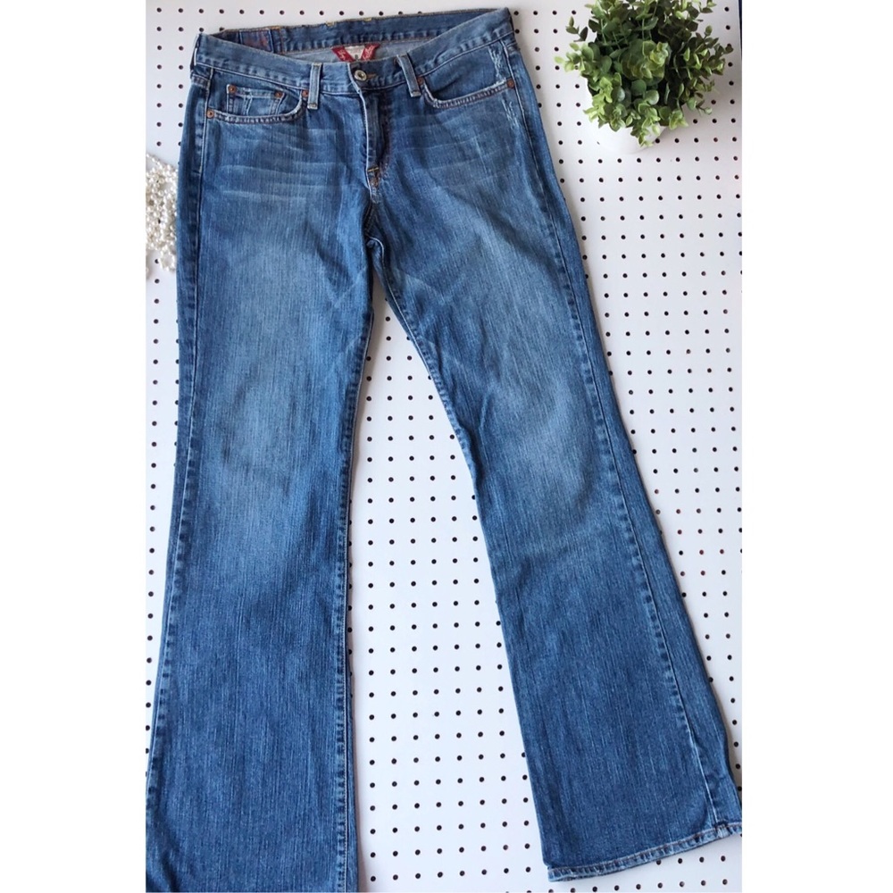 LUCKY BRAND sz 8 classic bootcut distressed jeans